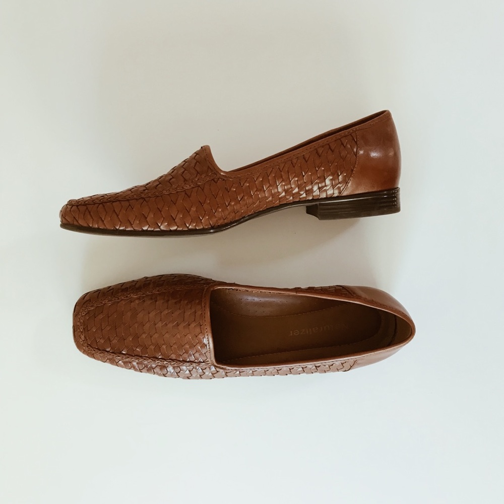 Vintage brown Naturalizer woven loafers (women's)